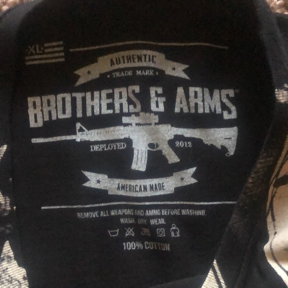 Brother and arms black and white flag tee shirt size XL - Picture 5 of 7